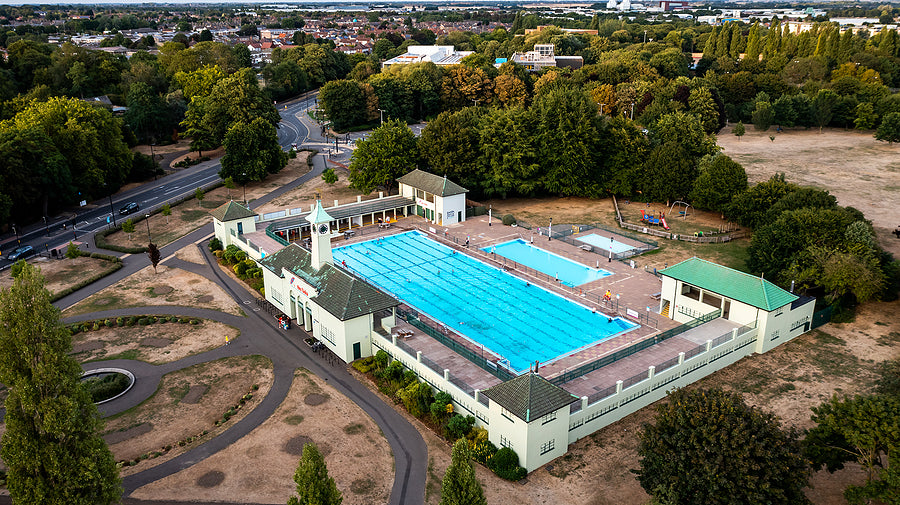 swim with neoprene gloves at a UK Lido,