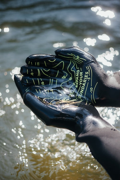 Zoggs 3mm Thermal swimming gloves holding water before a cold water swim. 