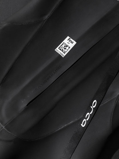 Close up shop of the back of the Orca Zeal perform swim wetsuit. 